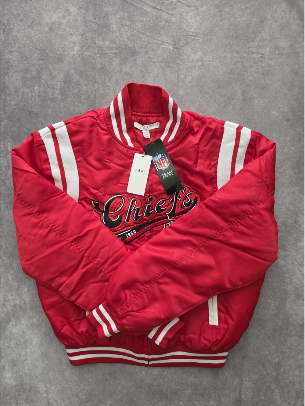 SKU0319 WEAR by Erin Andrews Chiefs Women’s XS Satin Bomber Jacket Red NFL NWT